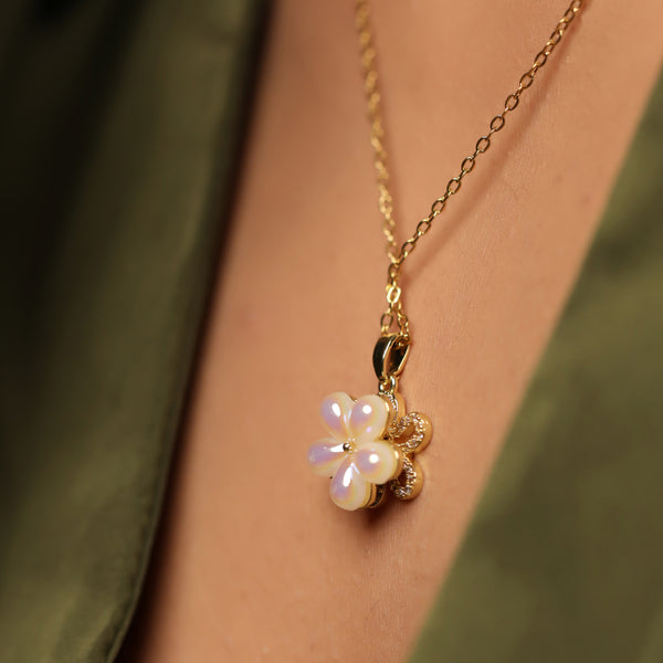 Daisy Flower Rotatable Pendant With Anti Tarnish Chain