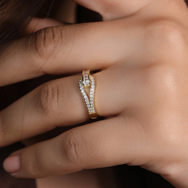 Shimmery Twisted Designed Diamond Gold Plated Adjustable Ring